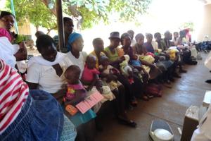 Die Krankenhäuser der Diozöse Mutare sind Anlaufspunkt für Hunderte Patienten täglich, doch es mangelt an allen Ecken und Enden, Hilfe ist dringend nötig. Foto:humedica