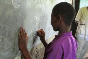 Bildung für eine sichere Zukunft: Kinder und Jugendliche der Tana Delta Region profitieren besonders von den eingerichteten Lernzentren. Foto:humedica/Susanne Koch