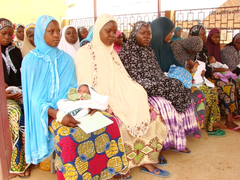 Mütter kommen wöchentlich in das Hosanna Krankenhaus, um ihre Babies untersuchen zu lassen. Foto:humedica