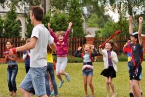 Kinder bei Laufspielen im "Paradiesland". Foto: humedica