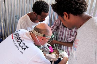 „Hallo! Mein Name ist Gerhard und ich bin Ihr Zahnarzt.“