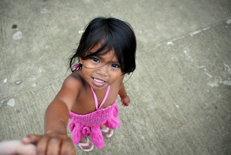 Eine humedica-Familienpatenschaft nimmt Menschen in Not an die Hand und begleitet sie auf dem Weg in eine bessere Zukunft. Helfen Sie heute! Werden Sie Pate!