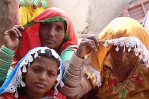 Ein besonders Augenmerk der Hilfsmaßnahmen liegt auf Frauen und Mädchen: Durch das Projekt wird ihre Sicherheit verstärkt und ihre schwere Arbeit erleichtert. Foto:humedica