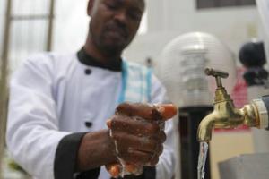 Um die Ausbreitung von Ebola zu verhindern, müssen Hygienevorschriften zwingend beachtet werden. Foto: Reuters/Afolabi Sotunde