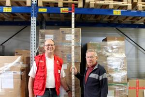 Einfache Idee, große Erleichterung: ein Messstab für die Paletten in derhumedica-Halle. Foto:humedica/Jasmin Eigemann