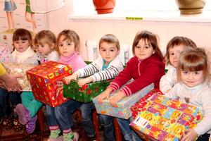 Über 110.000 „Geschenke mit Herz" erreichten am vergangenen Weihnachten Kinder in Not. Foto:humedica