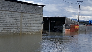 Weite Teile der Regionen Vlora und Fier stehen nach starken Regenfällen unter Wasser. Foto:World Vision