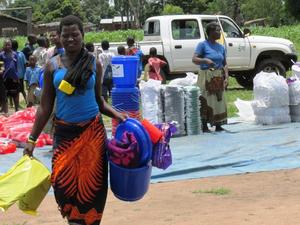6.000 betroffene Familien erhielten ein Paket mit dringend benötigten Hilfsgütern wie Decken und Haushaltswaren. Foto:humedica