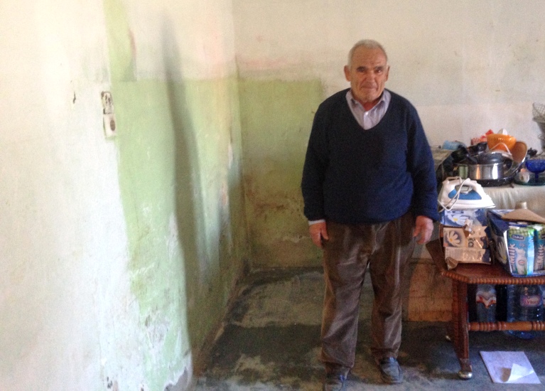 Das Wasser bis zum Hals