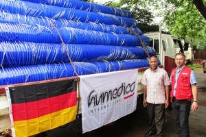 humedica-Koordinator Heinz Horsch (rechts) kümmerte sich um die Beschaffung und Verteilung der Hilfsgüter. Foto:humedica