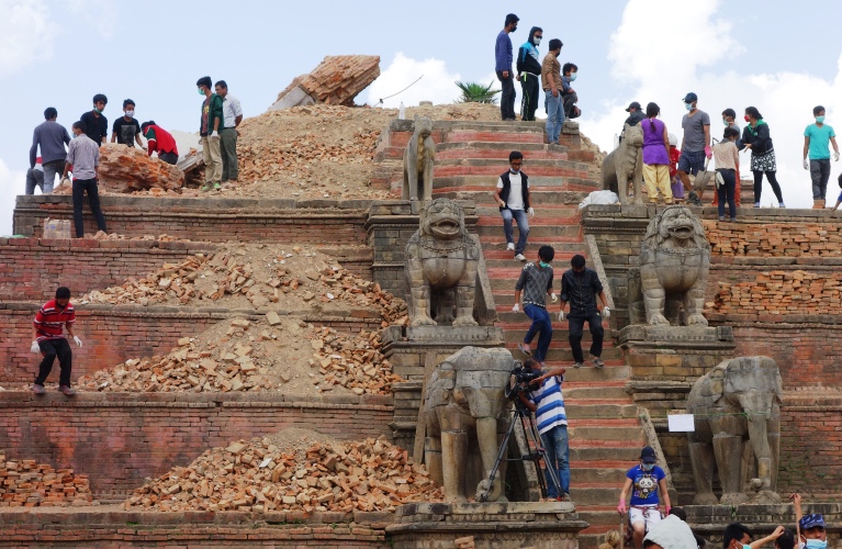 Viele historische Tempel und Gebäude Kathmandus liegen in Trümmern. Foto: Adam Halup