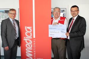 "Wir möchten Verantwortung übernehmen.", erklärteHypoVereinsbank-Mitarbeiter Josef Epp (links) bei der Spendenübergabe. Foto:humedica