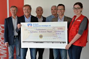 Der Lions Club Kaufbeuren sammelte 5.000 Euro für die Erdbebenhilfe in Nepal. Foto:humedica