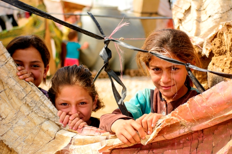 Besonders Mädchen und junge Frauen leben in den Flüchtlingslagern in der ständigen Gefahr vor sexuellen Übergriffen oder Zwangsheirat. Foto: Mohammad Chaddad