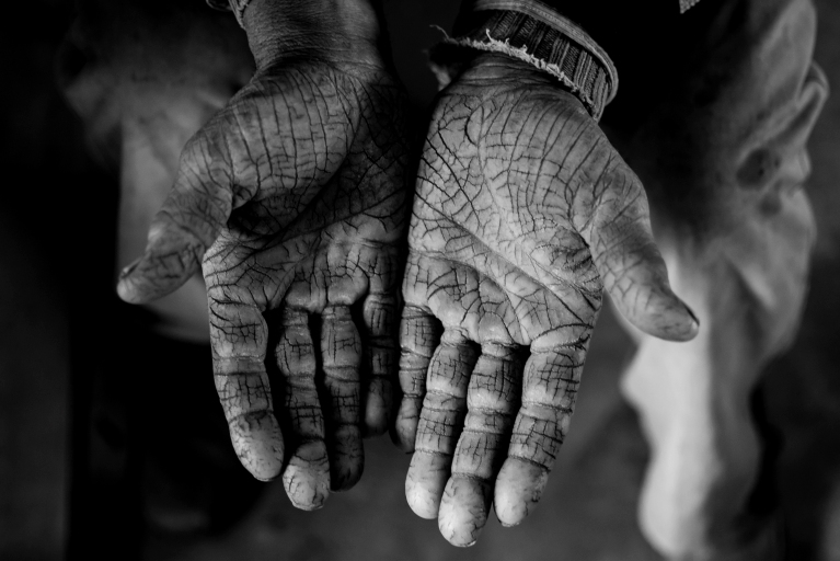 Eine strapaziöse Arbeit, deren Ertrag kaum zur Sicherung der eigenen Existenz, geschweige denn einer ganzen Familie ausreicht. Foto: Mohammad Chaddad