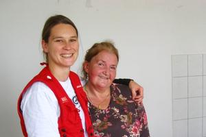 Für zehn Tage sicherte die deutsche Ärztin Caterina Schulte-Eversum (links) die medizinische Versorgung der kosovarischen Landbevölkerung rund um Krushe e Vogel. Foto:humedica