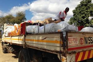 Ein LKW mit dringend benötigten Hilfsgütern erreicht das "Mt. Mellary"-Waisenheim in Simbabwe. Foto:humedica