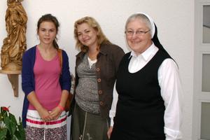 Lebte während ihrer Behandlung bei den Dillinger Schwestern:humedica-Einzelfallhilfe Anastasya (links) aus der Ukraine. Foto:humedica