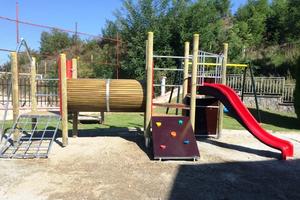 Über einen neuen Platz zum Spielen und Toben freuen sich die Kinder in derhumedica-Tagesstätte im Kosovo. Foto:humedica