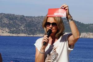 Bei strahlend blauem Himmel berichtete Bettina Bizer vonLifeplusüber die Arbeit vonhumedica. Foto: Privat