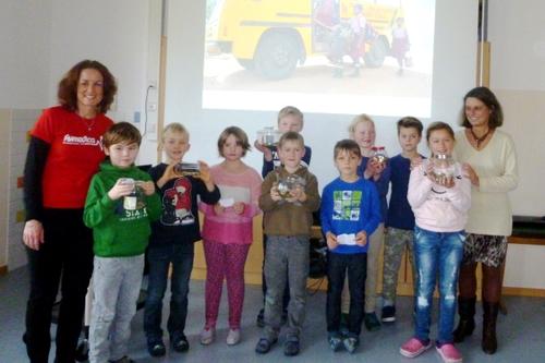 Bei dem Adventsmarkt kamen 487 Euro für den neuen Schulbus in Indien zusammen. Foto: Grundschule Pforzen