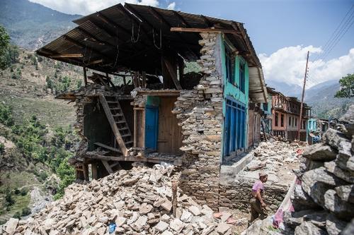 Das schwere Erdbeben im April 2015 zerstörte unzählige Unterkünfte. In Dalchoki kümmert sichhumedicanun um den Wiederaufbau. Foto: Christoph Jorda