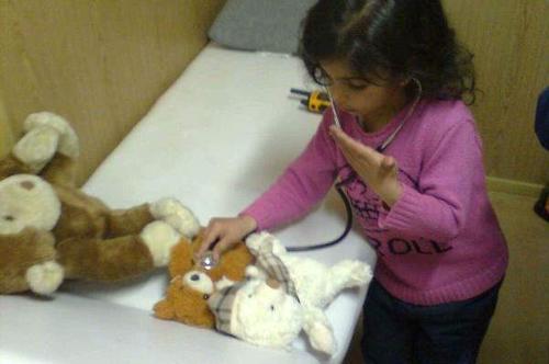 Fürsorge für und von den Kleinsten - in unserer Klinik in Presevo. Foto:humedica