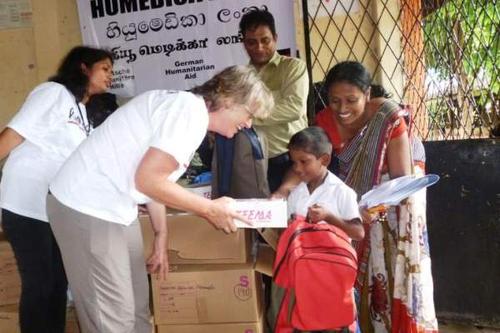 Kinder im Fokus: Die Verteilung von Unterrichtsmaterial sichert den Schulbesuch der unterstützten Kinder. Foto:humedica