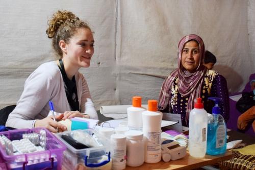 humedica-Hebamme Sandy unterstützt seit 2014 Schwangere und frischgebackene Flüchtlingsmütter. Foto:humedica