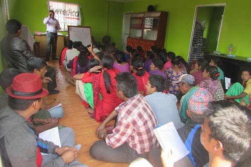 Dankbar und mit großem Interesse zeigen sich die Nepaleser bei den Schulungen zu Ernährung, Landwirtschaft und Viehhaltung. Foto:humedica