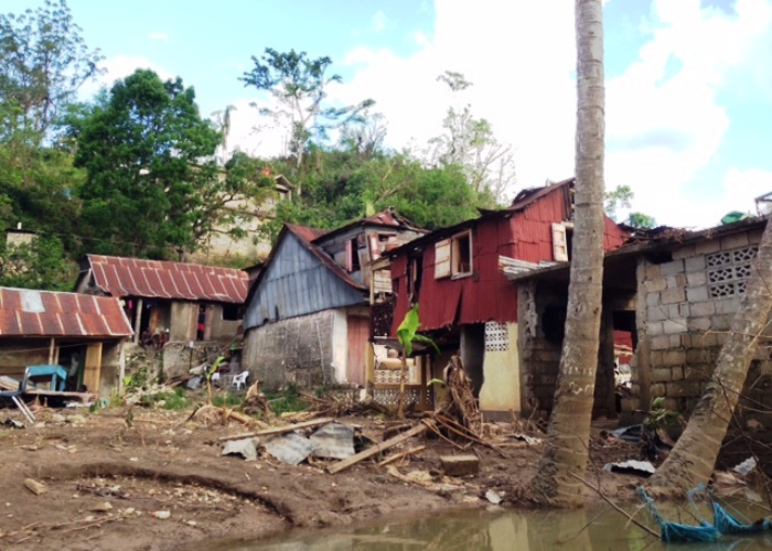 Wochen nach Hurrikan "Matthew" liegt Baraderes immer noch zu großen Teilen in Trümmern. Foto:humedica