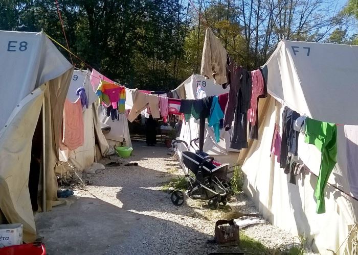 Die Bedingungen in den griechischen Flüchtlingslagern variieren: Während einige schon winterfest sind, bieten andere noch keinen Schutz gegen die kalten Temperaturen. Foto:humedica