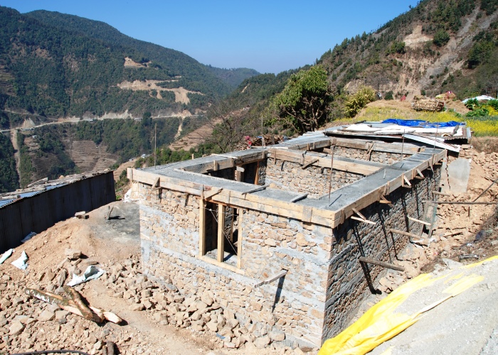 Schritt für Schritt in ein erdbebensicheres Zuhause: In Dalchoki erhalten 250 Familien eine neue Unterkunft. Foto:Hoffnungszeichen