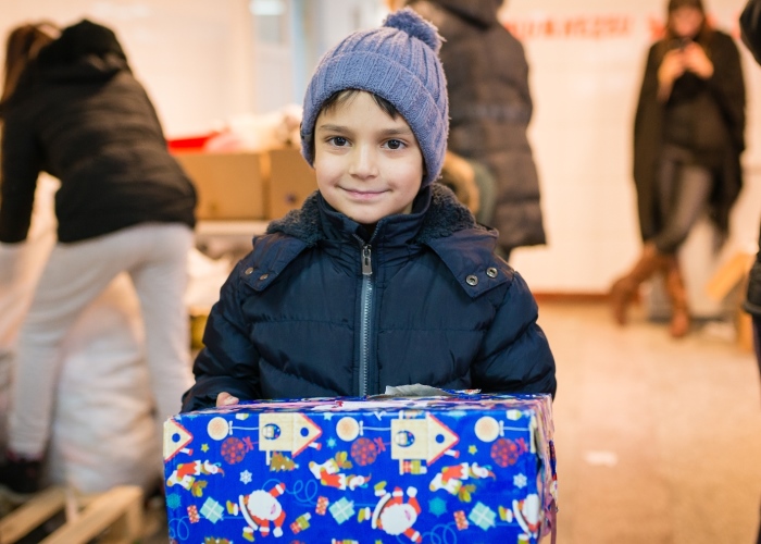 Rund 83.000 bedürftige Kinder erhielten auch an diesem Weihnachten durch "Geschenk mit Herz" wieder ein liebevoll selbst gepacktes Päckchen. Foto:humedica