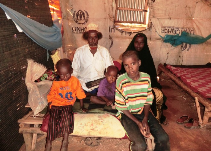 Sheik Ali und seine Familie besitzen kaum genug zum Überleben. Nun haben sie erneut Angst vor dem Hunger. Foto:humedica