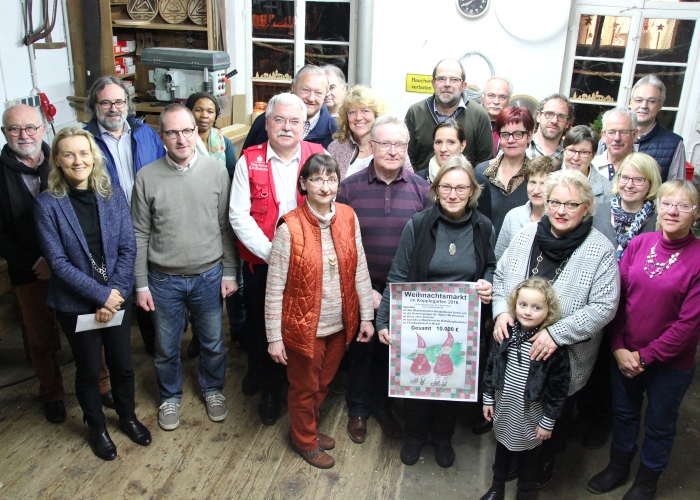 Spendeten den gesamten Erlös ihres Weihnachtsmarkts an karitative Organisationen: die private Initiative "Weihnachtsmarkt Köpplegarten" aus Aalen-Ebnat. Foto:humedica