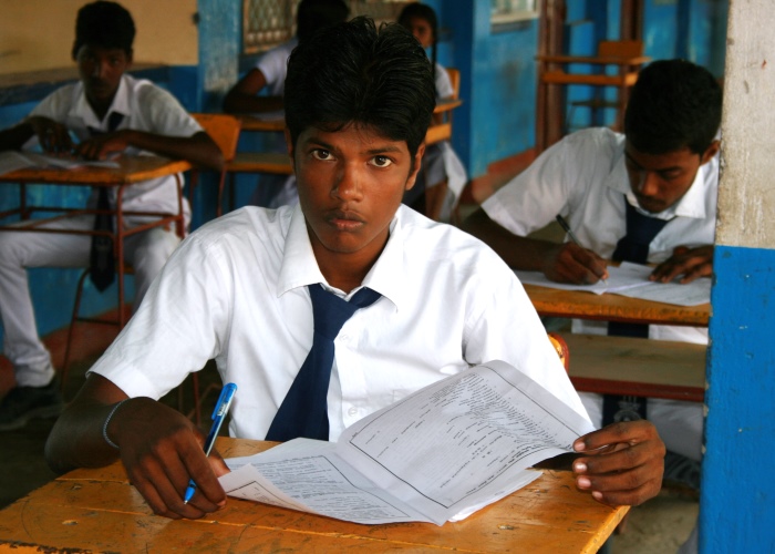 Das Ergebnis zählt - die Schüler auf der Insel Delft arbeiten hart für eine guten Abschluss. Foto:humedica