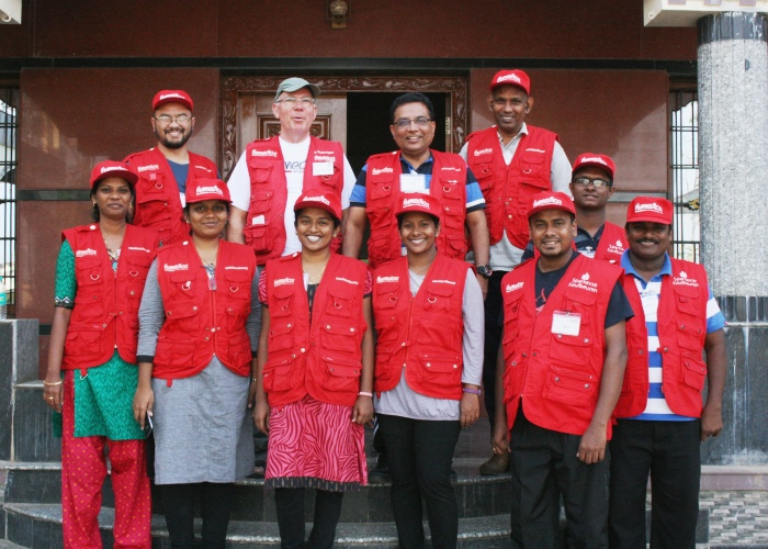 Die zehn hochmotivierten Trainingsteilnehmer aus Indien und Sri Lanka gemeinsam mit Leiter Klaus Ruhrmann (4.v.l.). Foto:humedica