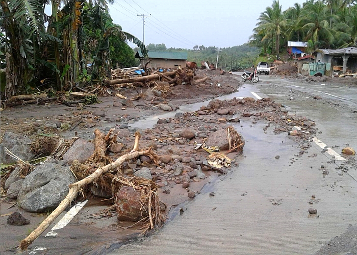 humedica hilft über den lokalen Partner PHILRADS mit der Verteilung von Lebensmittelpaketen an 2000 Familien. Foto: PHILRADS