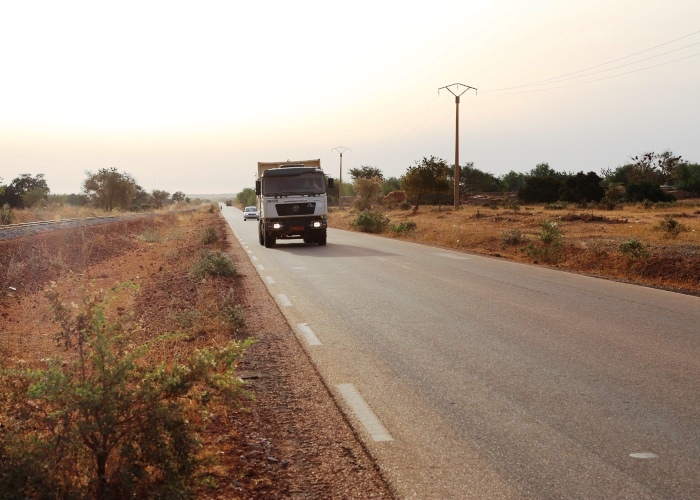Der bessere Teil der nigrischen Landstraße von Niamey nach Maradi. Foto:humedica