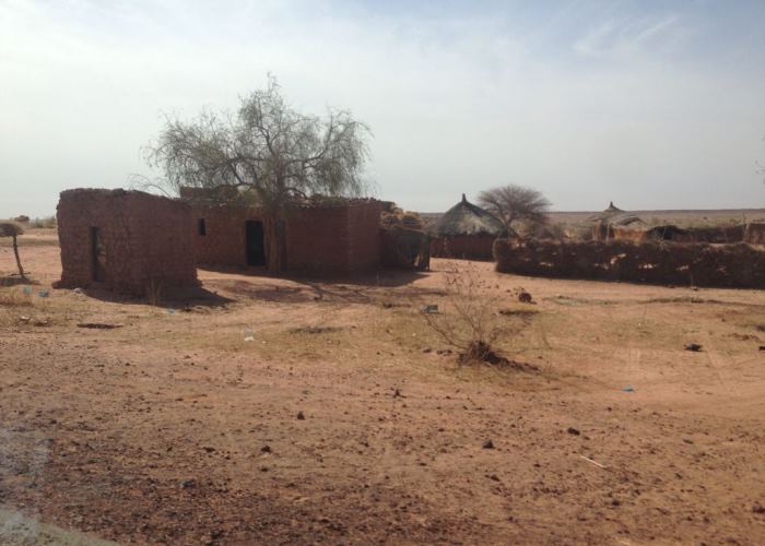 In einer nigrischen Hütte ist nicht besonders viel Platz. Foto:humedica