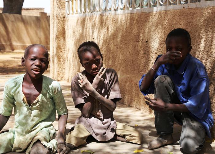 Nicht alle Kinder können die Schule besuchen, sondern helfen ihren Familien bei der Arbeit im Dorf. Foto:humedica