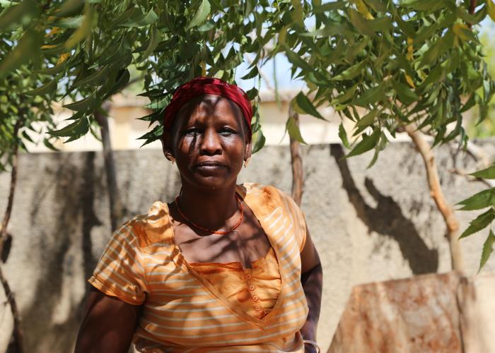 Die Frauen im Niger halten nicht nur die Familien zusammen, sie übernehmen auch harte körperliche Tätigkeiten wie beispielsweise das Wasserholen. Foto:humedica