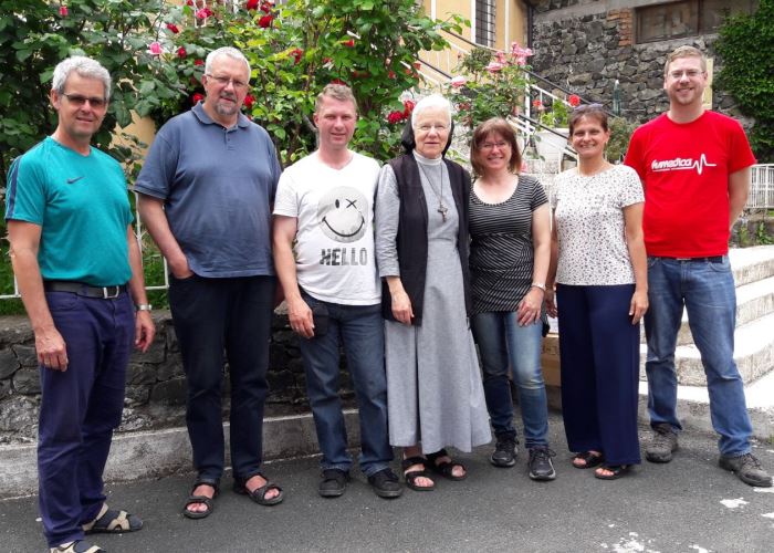 Alastair Scott betreut beihumedicadie Versorgungshilfeprojekte und besucht zu diesem Zwecke regelmäßig unsere Partnerorganisationen weltweit – hier die Missionsstation Sankt Josef in Albanien. Foto:humedica