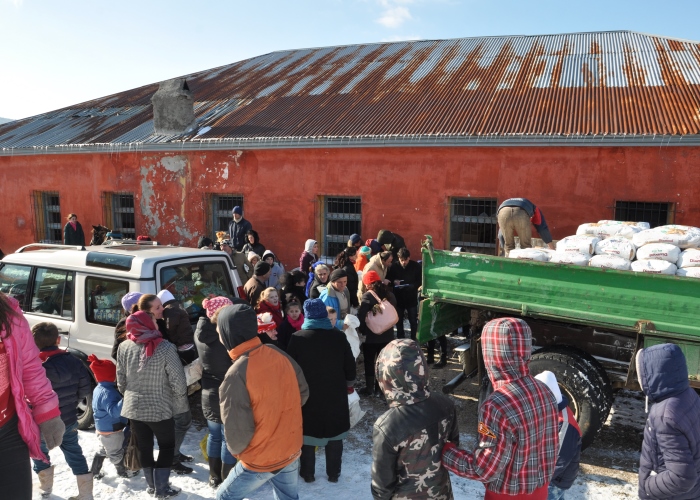 Die Menschen in Fushë-Arrëz sind vor allem im Winter auf Hilfsgüter angewiesen. Foto: Missionsstation Sankt Josef.