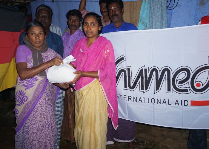 Das Einsatzteam vonhumedica Indiaversorgte die Menschen rund um Vandiperiyar mit Lebensmitteln. Viele von ihnen haben ihr gesamtes Hab und Gut in den Fluten verloren. Foto:humedica India