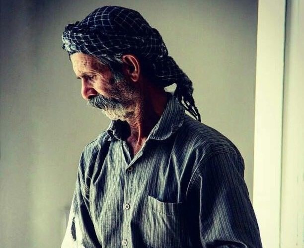 Auch Bagmorad und seine Familie wurden von dem schweren Erdbeben stark getroffen. Der Wiederaufbau ihres Hauses hilft ihnen dabei, das Erlebte zu verarbeiten. Foto: Afsane Peyvand