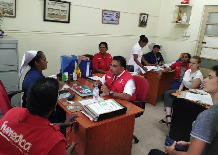 Der Landesdirektor vonhumedicaLanka, Dr. Prithiviraj, koordiniert mit seinem Team die Hilfsmaßnahmen in den Krankenhäusern ‚Negombo Provincial Hospital‘ und ‚National Hospital Colombo‘. Foto:humedicaLanka