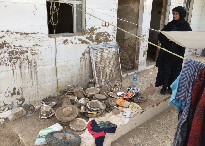 Als das Wasser zurückging, hinterließ es einen dicken Schleier aus Schlamm auf allem, was es unter sich begraben hatte. Foto:humedica