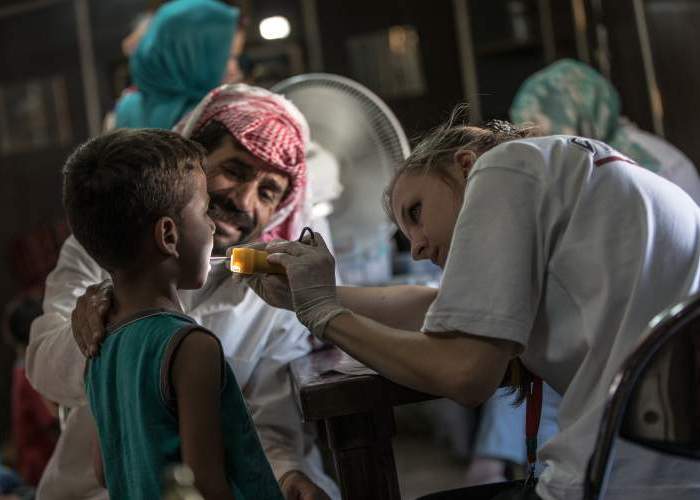 In den meisten Fällen übernehmen diehumedica-Ärzte basismedizinische Behandlungen. Nur selten müssen Patienten mit schwerwiegenden Erkrankungen an größere Kliniken überwiesen werden. Foto: Christoph Jorda/humedica